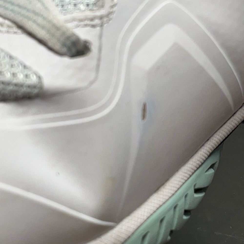 Diadora Women's White and Green Athletic Shoes - Picture 11 of 11